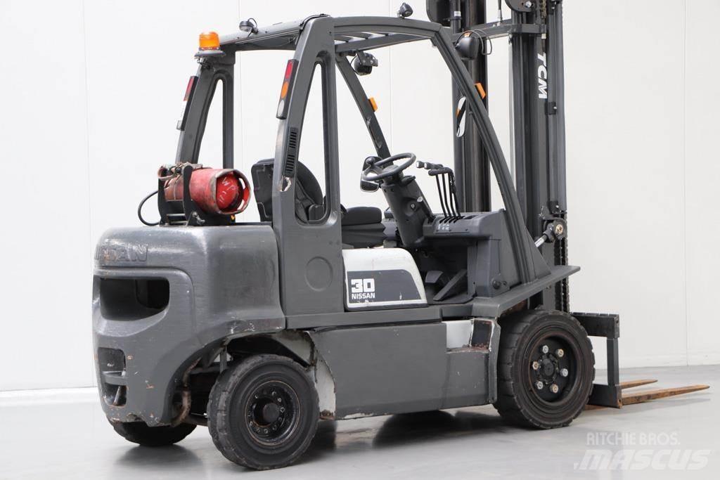 Nissan UG1D2A30LQ Empilhadores a gás