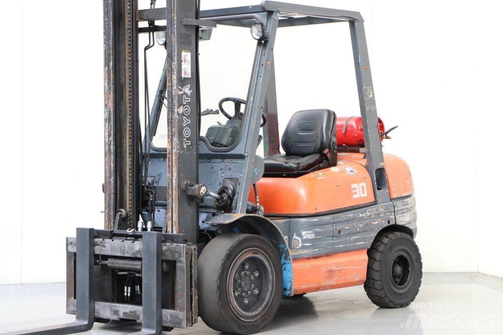 Toyota 02-6FGF30 Empilhadores a gás
