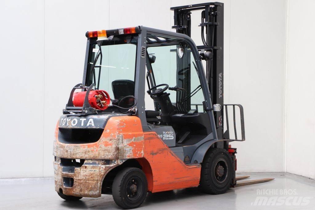 Toyota 02-8FGF25 Empilhadores a gás