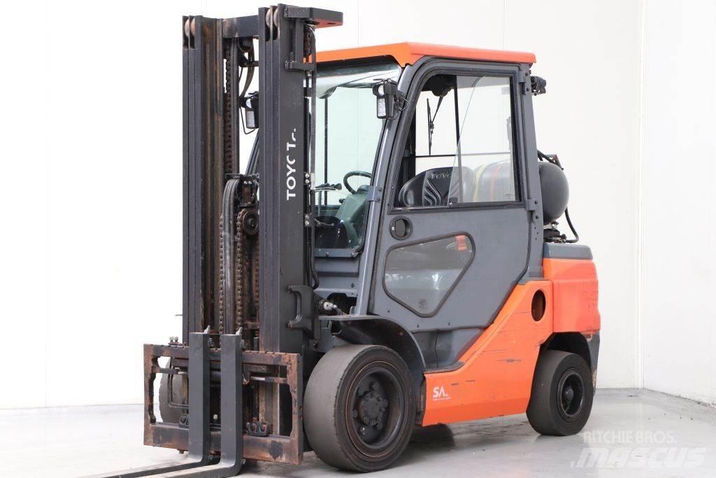 Toyota 02-8FGF30 Empilhadores a gás