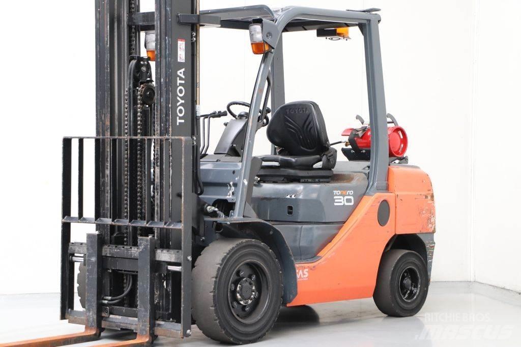 Toyota 02-8FGF30 Empilhadores a gás