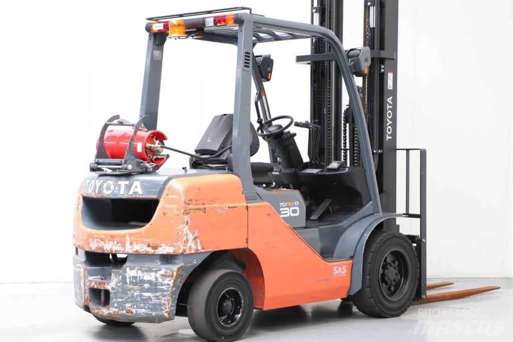 Toyota 02-8FGF30 Empilhadores a gás