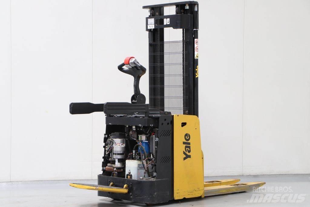 Yale MS12X Empilhador para operador externo