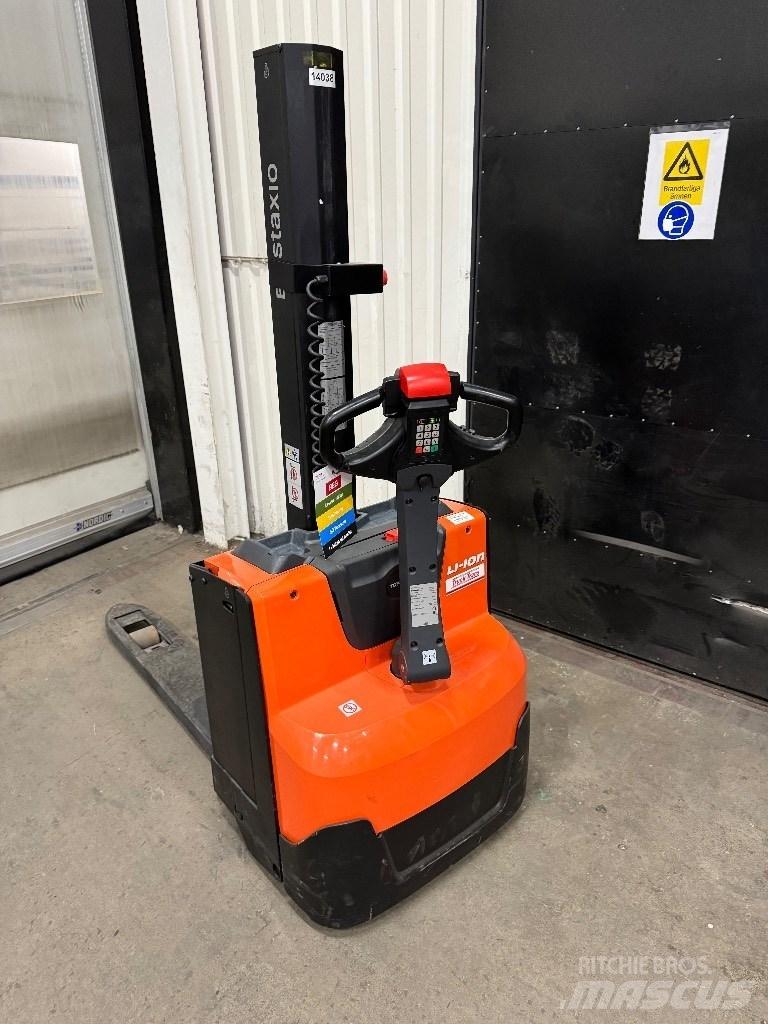 Toyota SWE080L Empilhador para operador externo