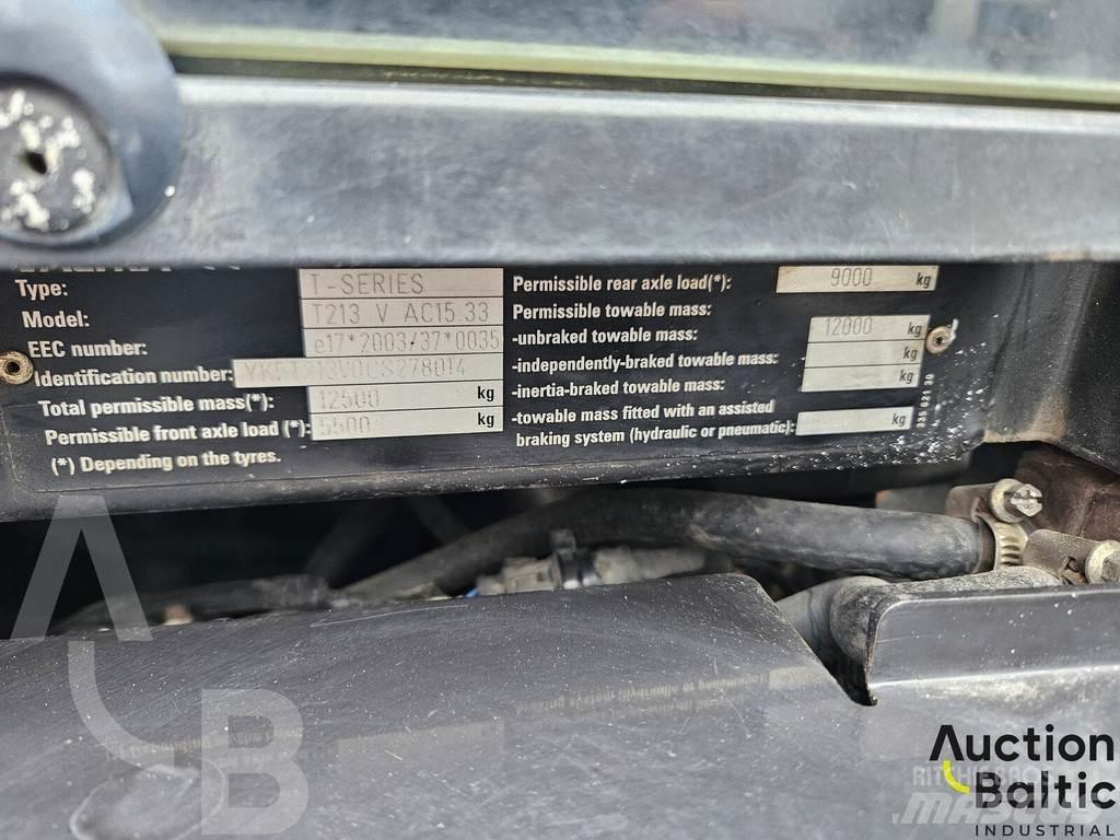Valtra T213V Tratores Agrícolas usados
