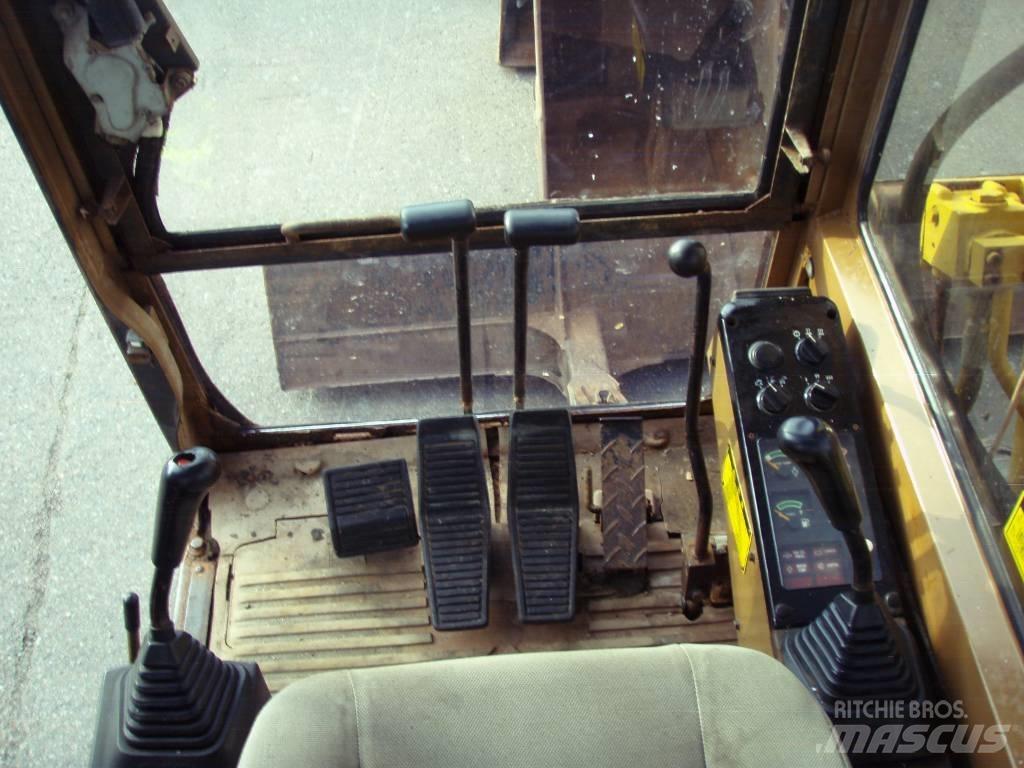 CAT E 70 B Escavadoras Midi 7t - 12t