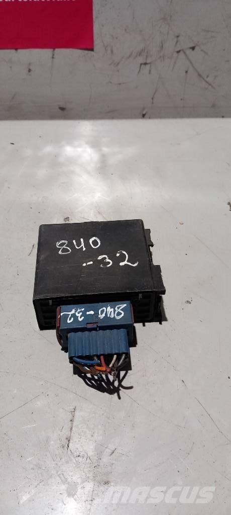 Scania P 94.  1361095 Electrónica