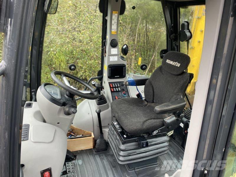 Komatsu WB 93 R-8 Retroescavadeiras