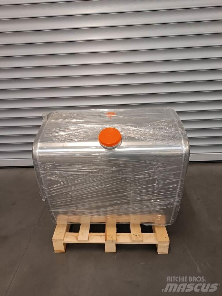 Volvo 400 L. Tanques de combustível e aditivos