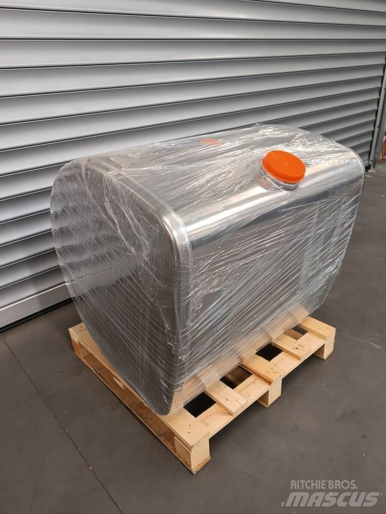 Volvo 400 L. Tanques de combustível e aditivos