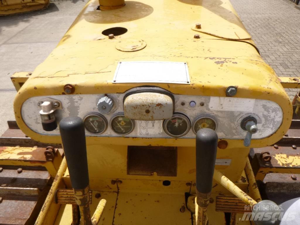 CAT D 4 D Dozers - Tratores rastos