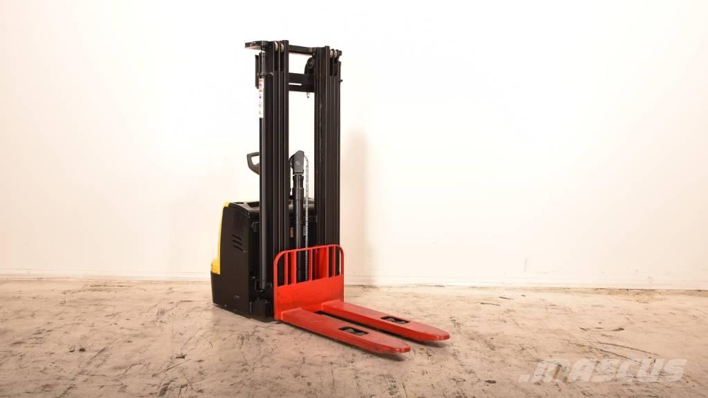 Hyster S1.5UT-24 Empilhador para operador externo