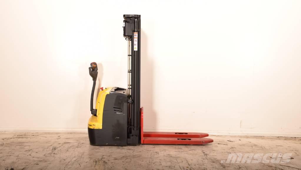 Hyster S1.5UT-24 Empilhador para operador externo