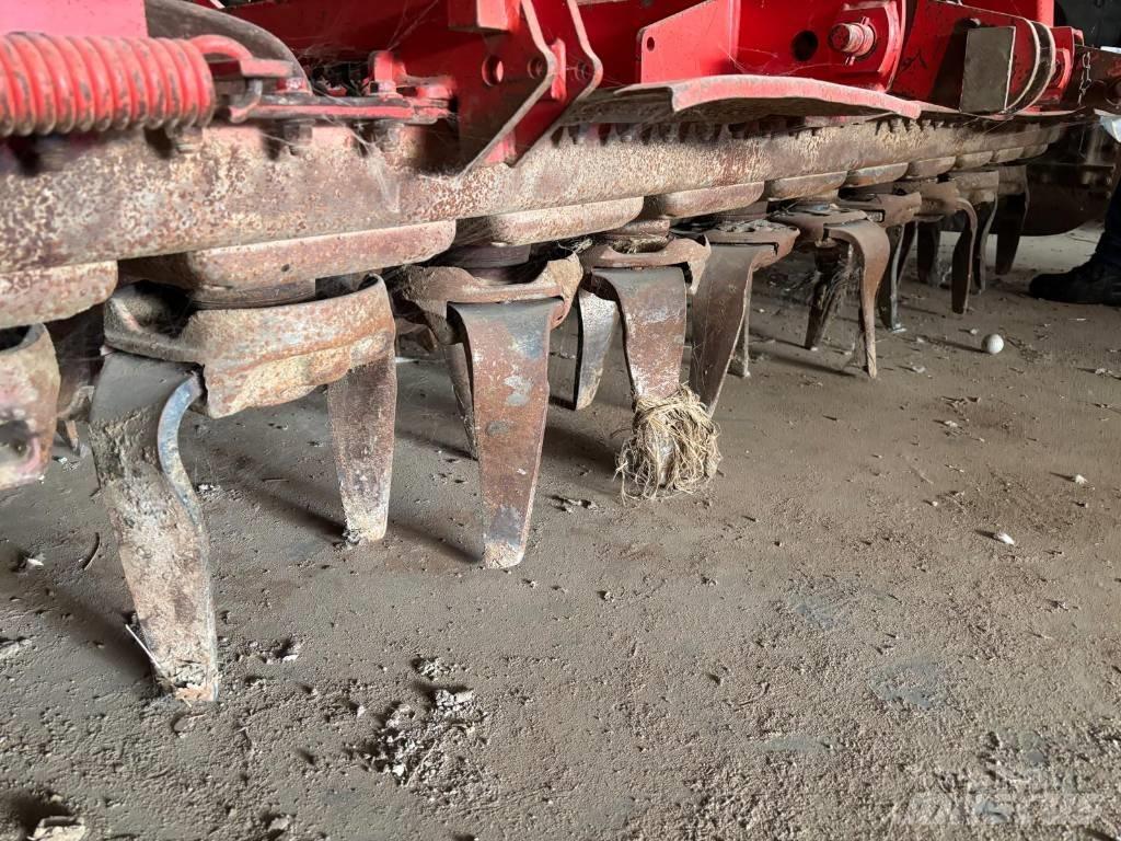 Kuhn HR 3003 D Grades mecânicas e moto-cultivadores