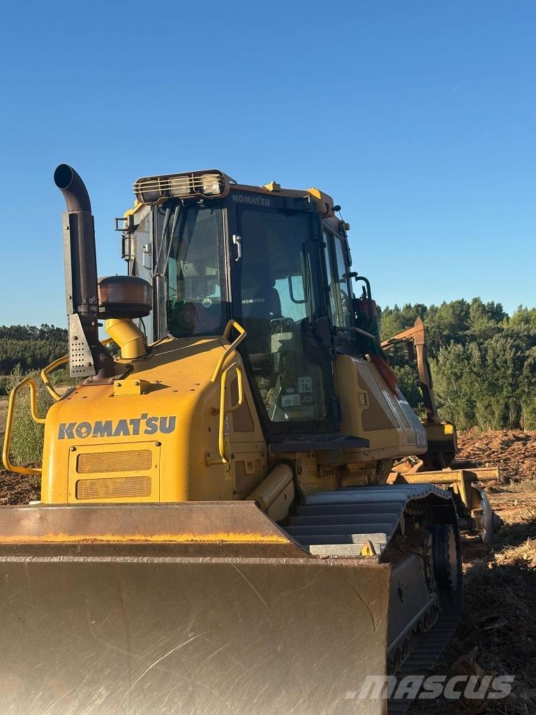 Komatsu D 61 EX-23 Dozers - Tratores rastos