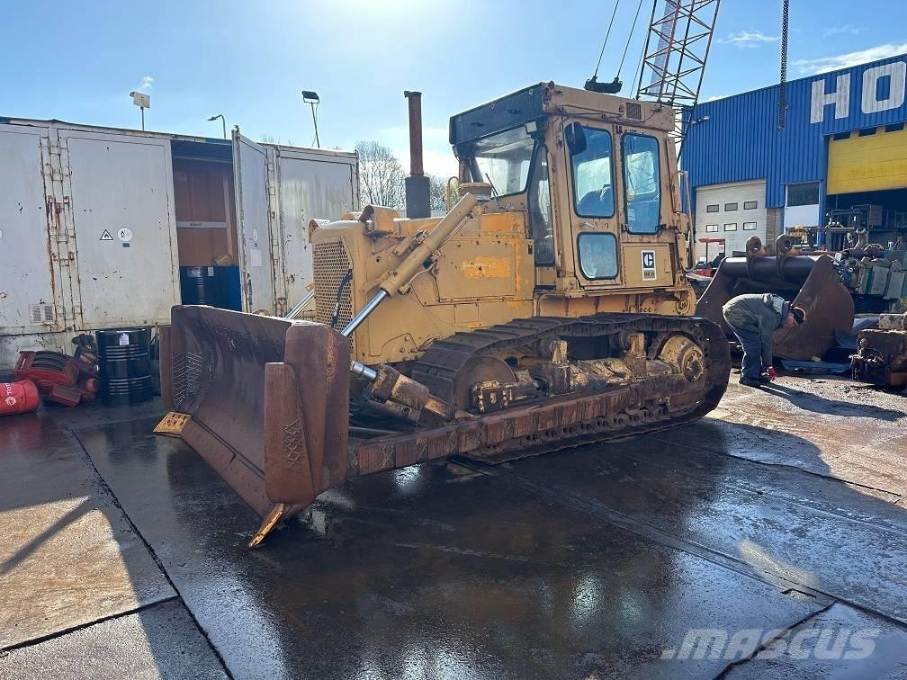CAT D6D with winch Dozers - Tratores rastos