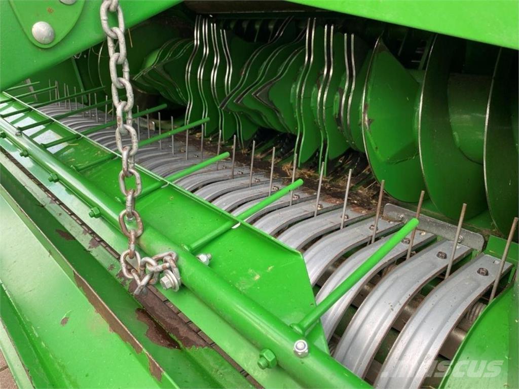 John Deere V 451 M Enfardadeira de rolos