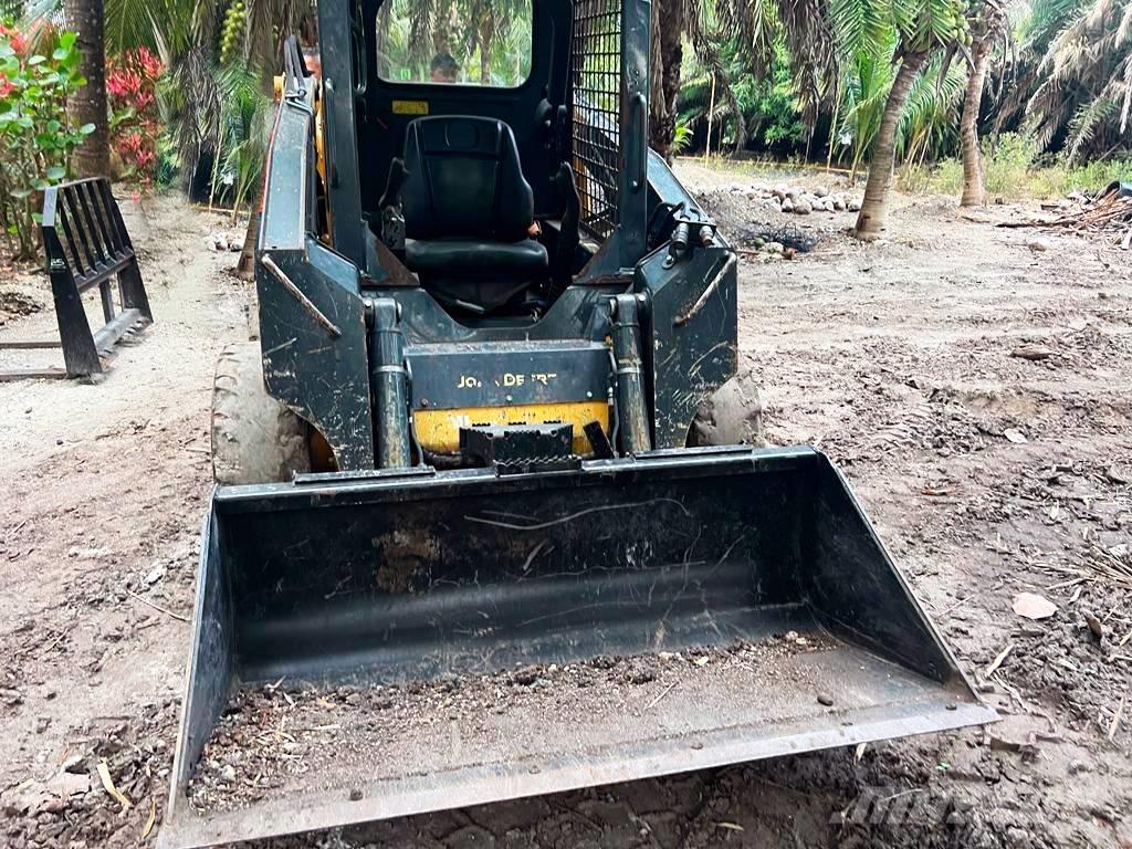 John Deere 312 Minicarregadeiras