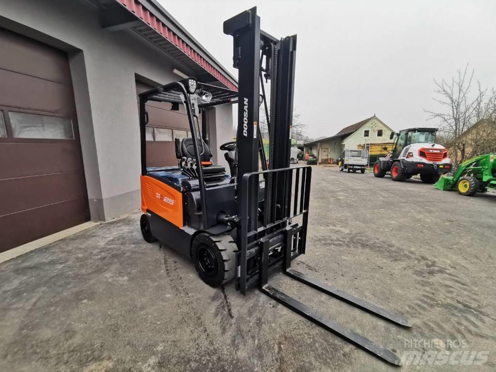 Doosan B25S-7 Empilhadores eléctricos