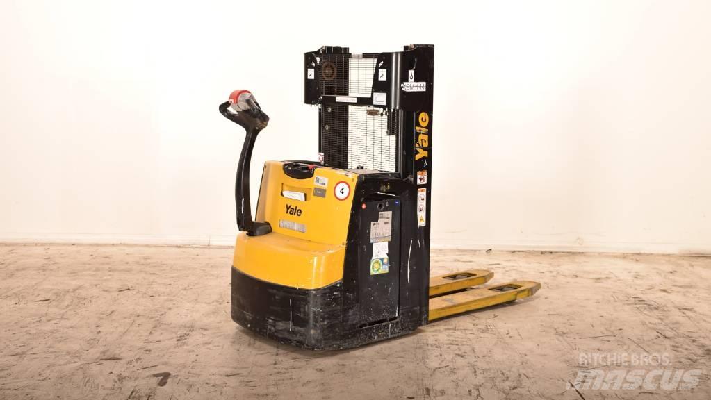 Yale MS 14 AC Empilhador para operador externo