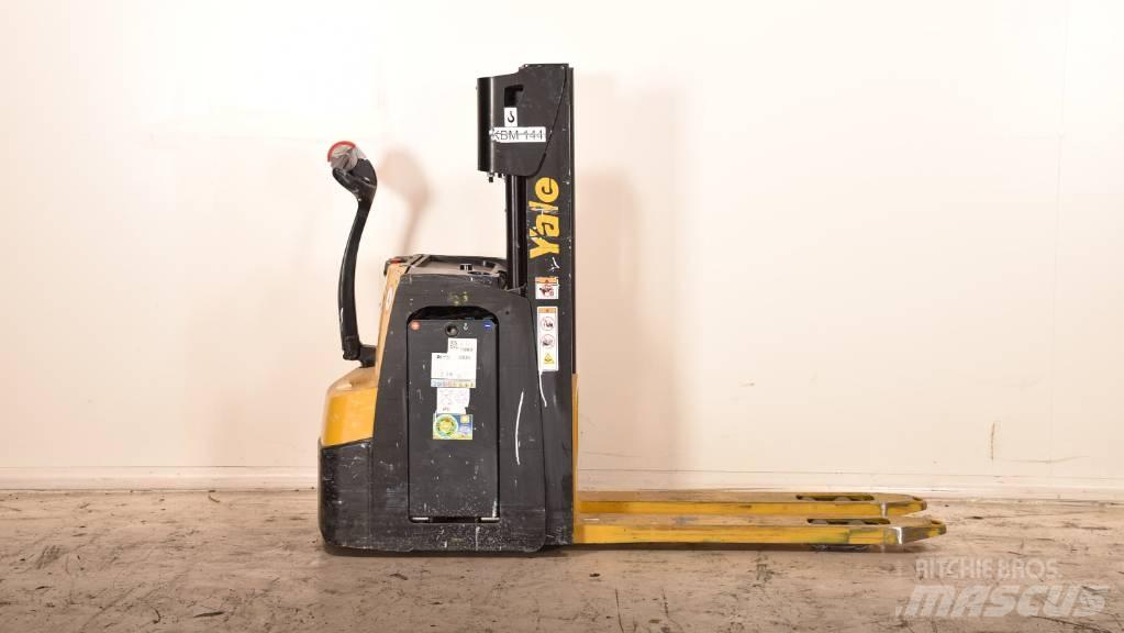 Yale MS 14 AC Empilhador para operador externo