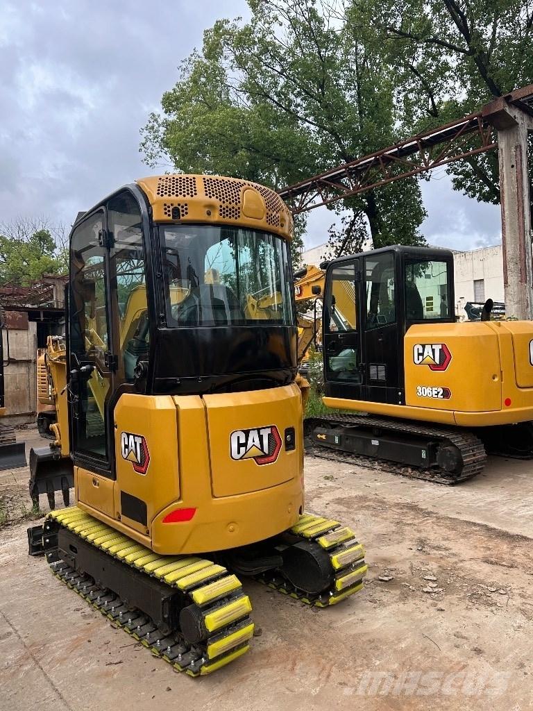 CAT 302 Miniescavadeiras