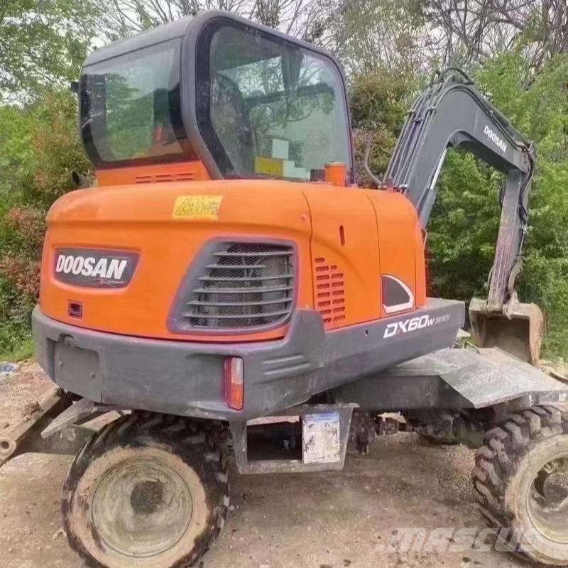 Doosan DX60W Escavadoras de rodas