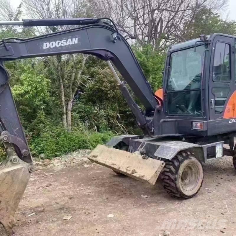 Doosan DX60W Escavadoras de rodas