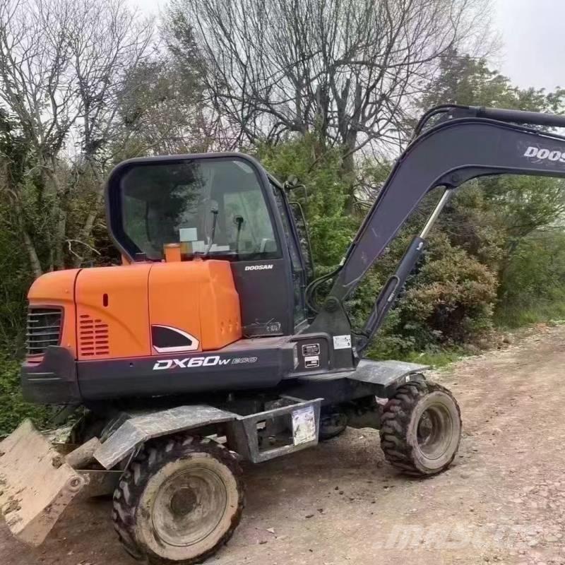 Doosan DX60W Escavadoras de rodas