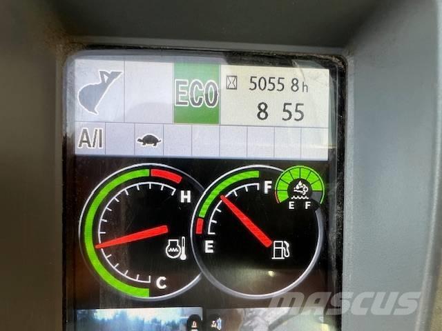 Hitachi ZX 135 US-6 Escavadeiras de esteiras