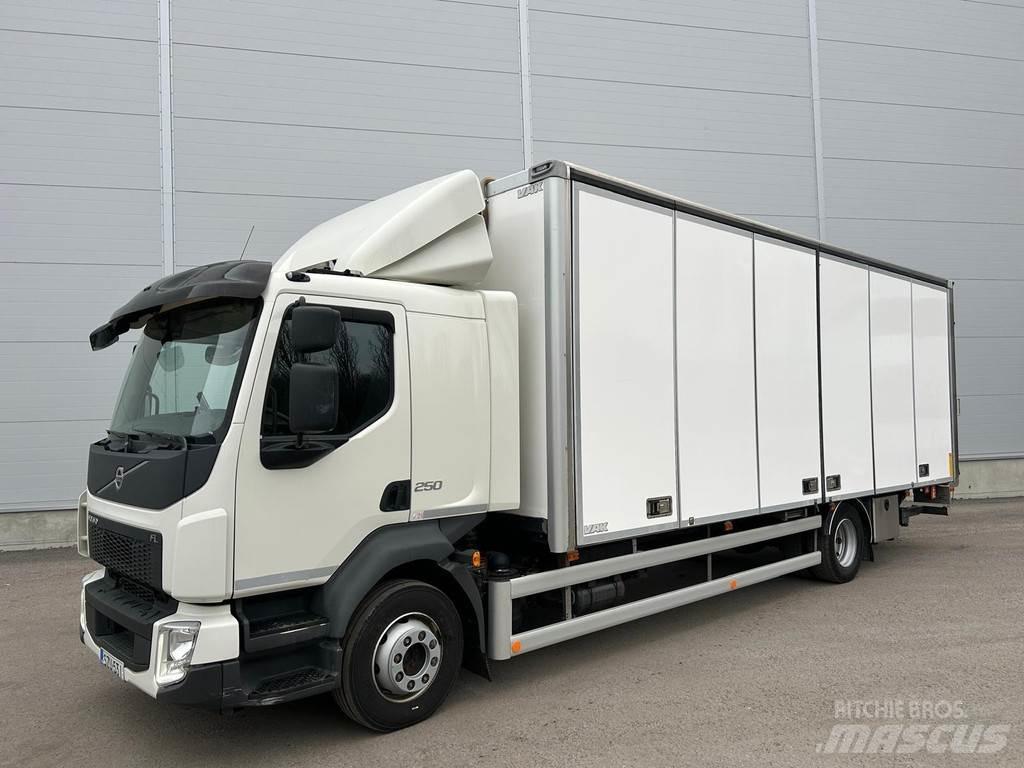 Volvo FL Caminhões de caixa fechada
