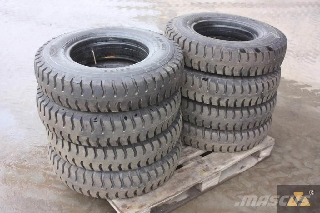  Onbekend 7.00-16LT Pneus