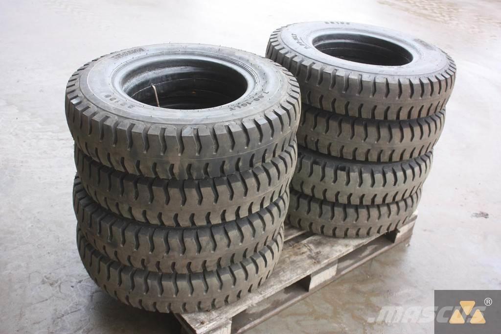  Onbekend 7.00-16LT Pneus