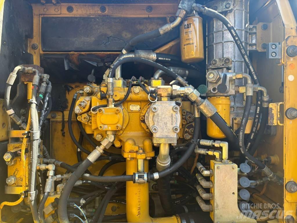 CAT 323 D L Escavadeiras de esteiras