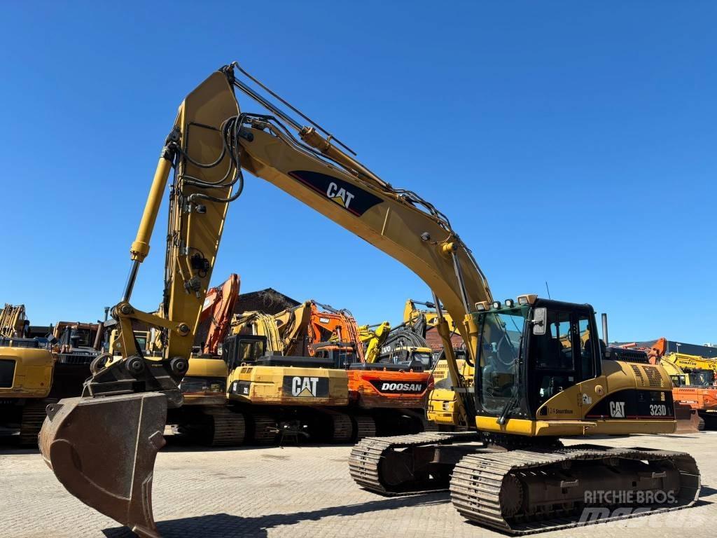 CAT 323 D L Escavadeiras de esteiras