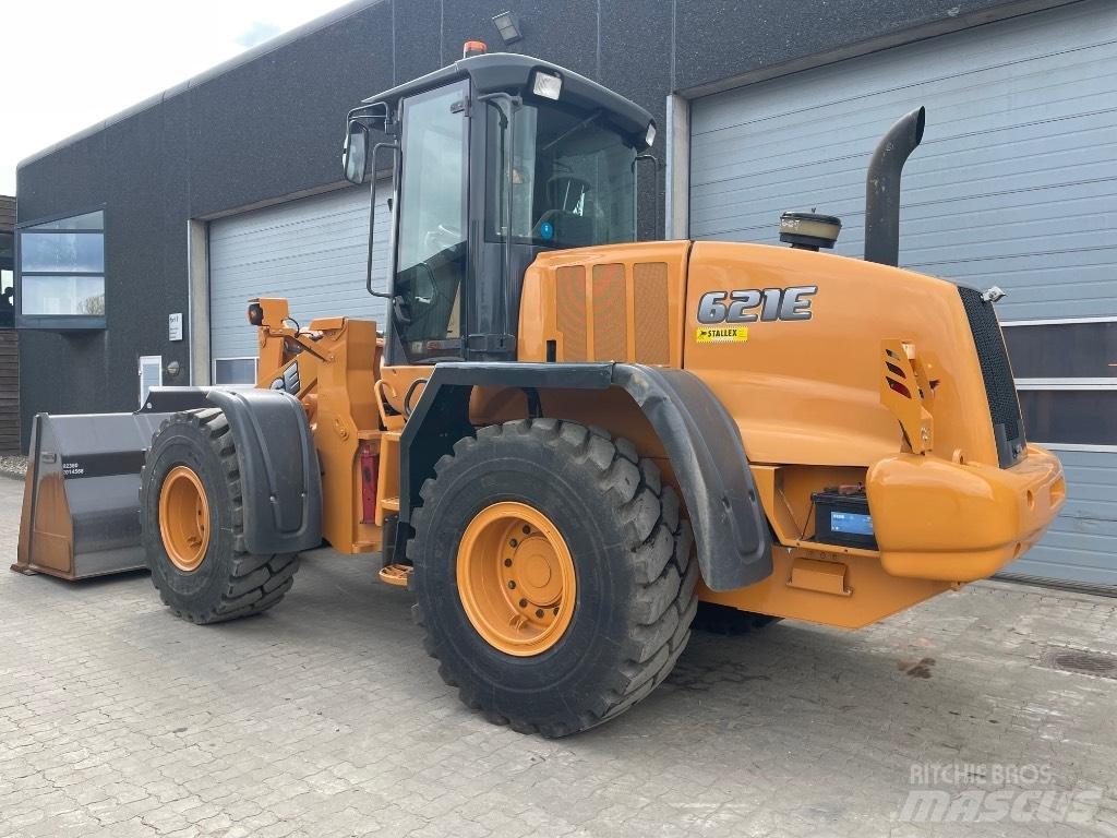 CASE 621E Carregadeiras de rodas
