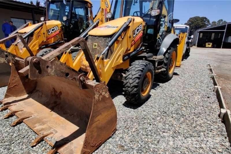 JCB 3CX 4X4 Retroescavadeiras