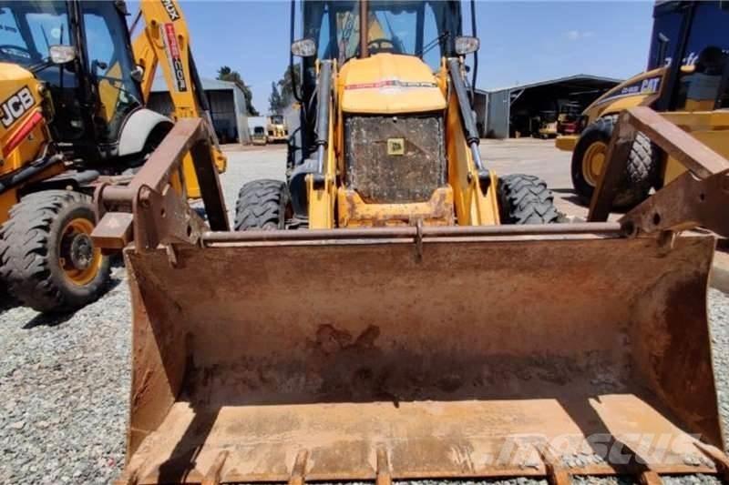 JCB 3CX 4X4 Retroescavadeiras
