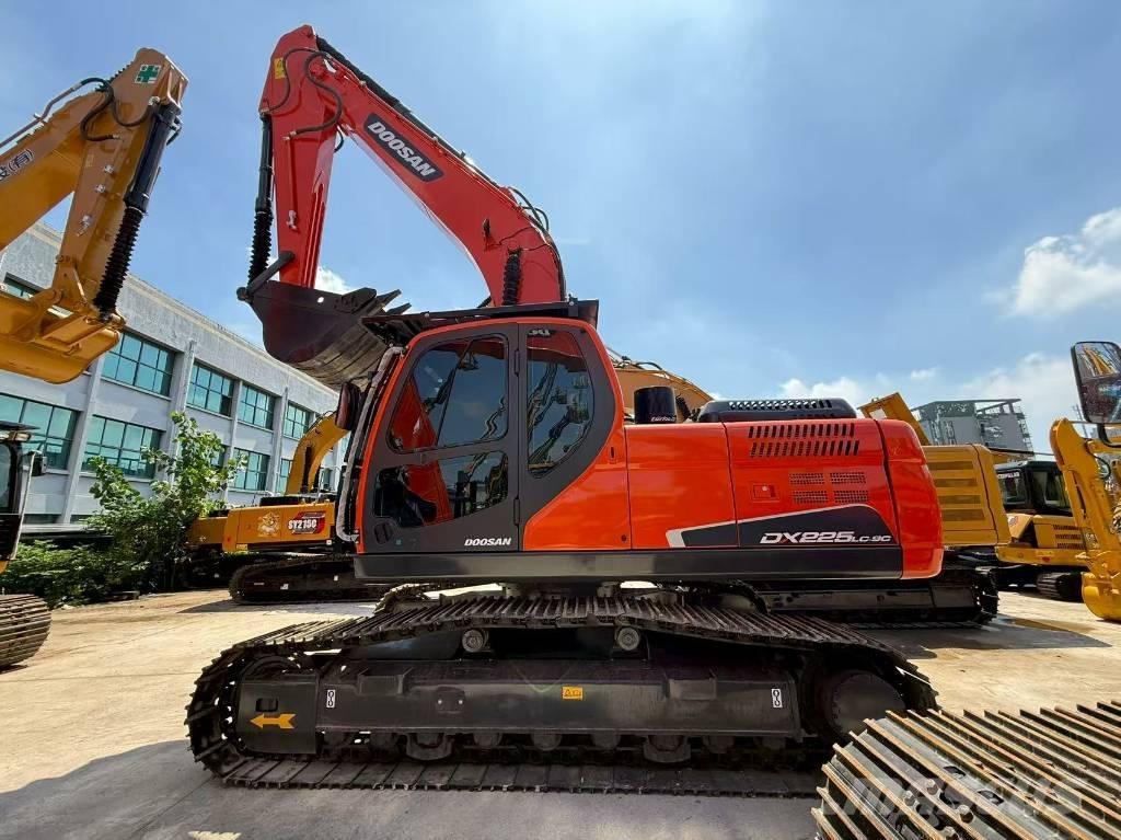 Doosan DX 225 Escavadeiras de esteiras
