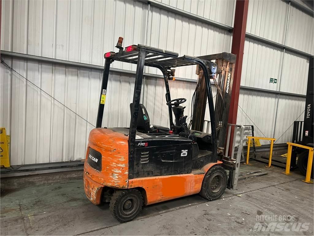 Doosan B25X-5 Empilhadores eléctricos