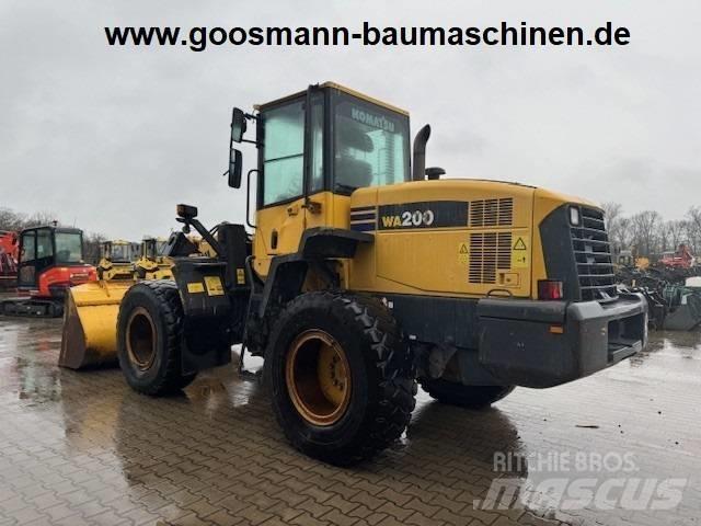 Komatsu WA 200 Carregadeiras de rodas