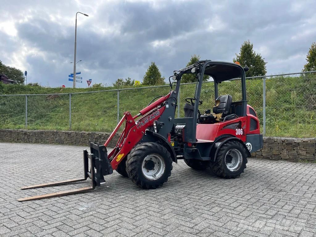 Mustang AL306 Dozers Tratores rodas