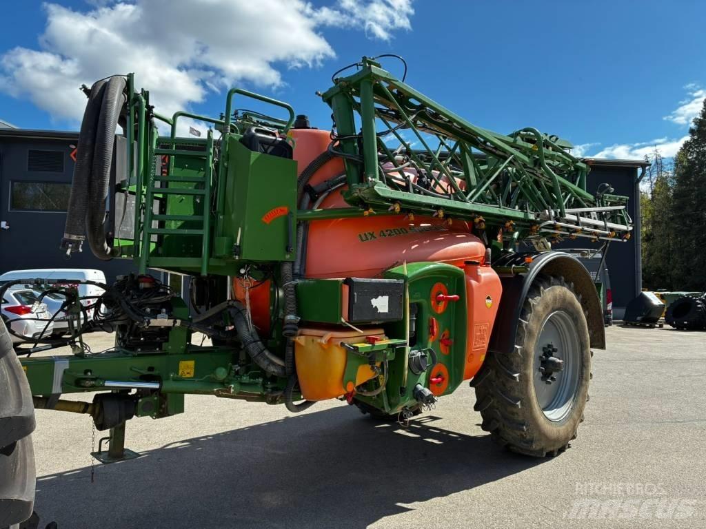 Amazone UX 4200 Pulverizadores rebocados