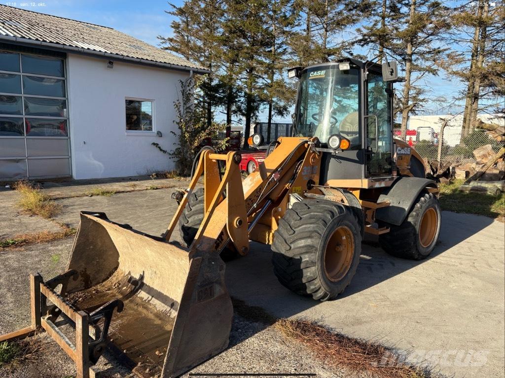 CASE 321 E Carregadeiras de rodas