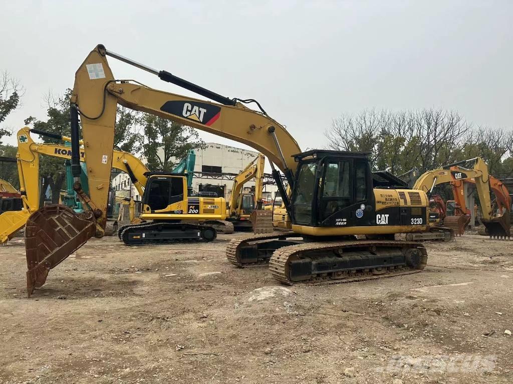 CAT 323D Escavadeiras de esteiras