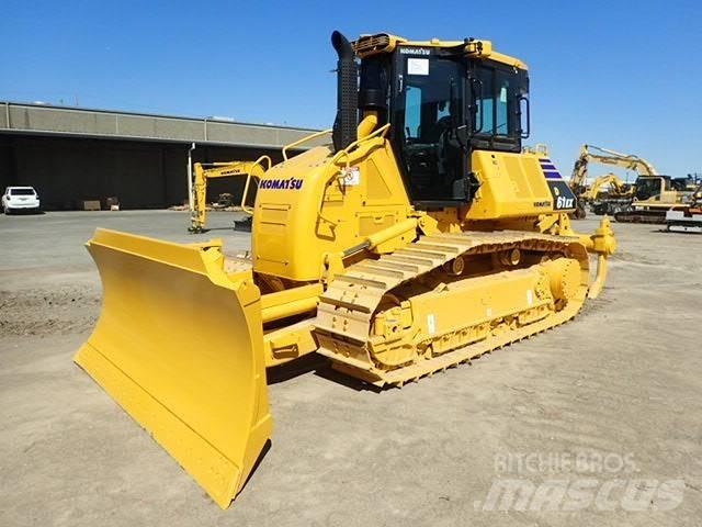Komatsu D61EX-24 Dozers - Tratores rastos