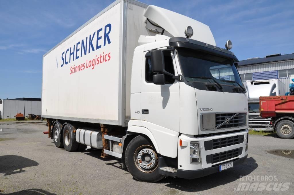 Volvo FH440 6X2 Caminhões de caixa fechada