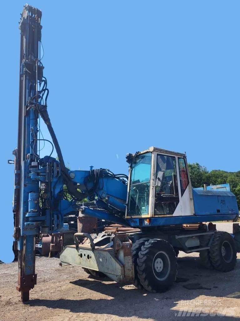 Sennebogen ZM19T Bate-estacas vibratório