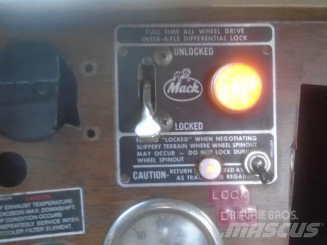Mack RM 6866 S Lâminas de neve e arados