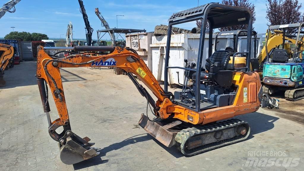 Hanix H15B-2 Miniescavadeiras